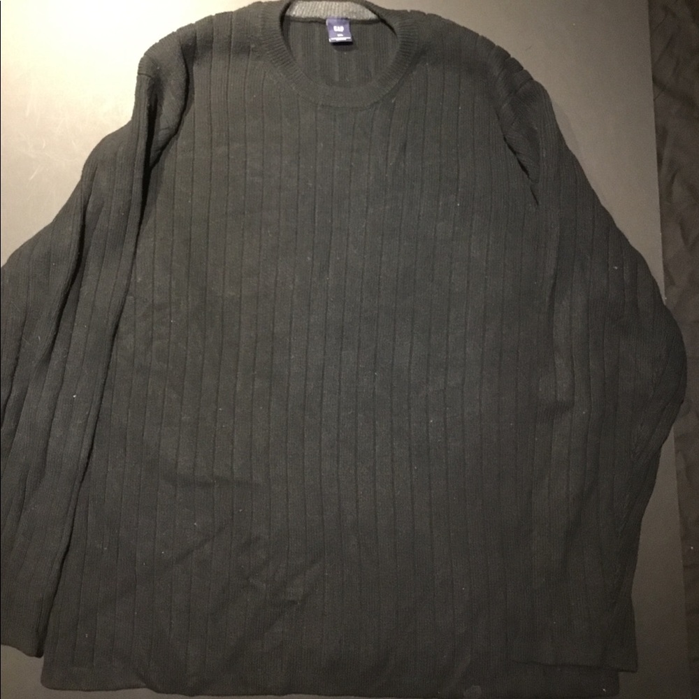 GAP men’s crewneck sweater